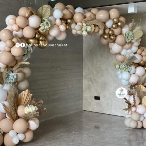 Organic Balloon Decoration – Chrome Gold & White