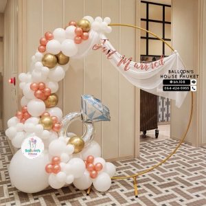Organic Balloon Decoration – Chrome Gold & White