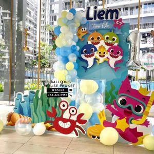 Organic Balloon Decoration