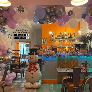 Organic Balloon Decoration – Chrome Silver & White